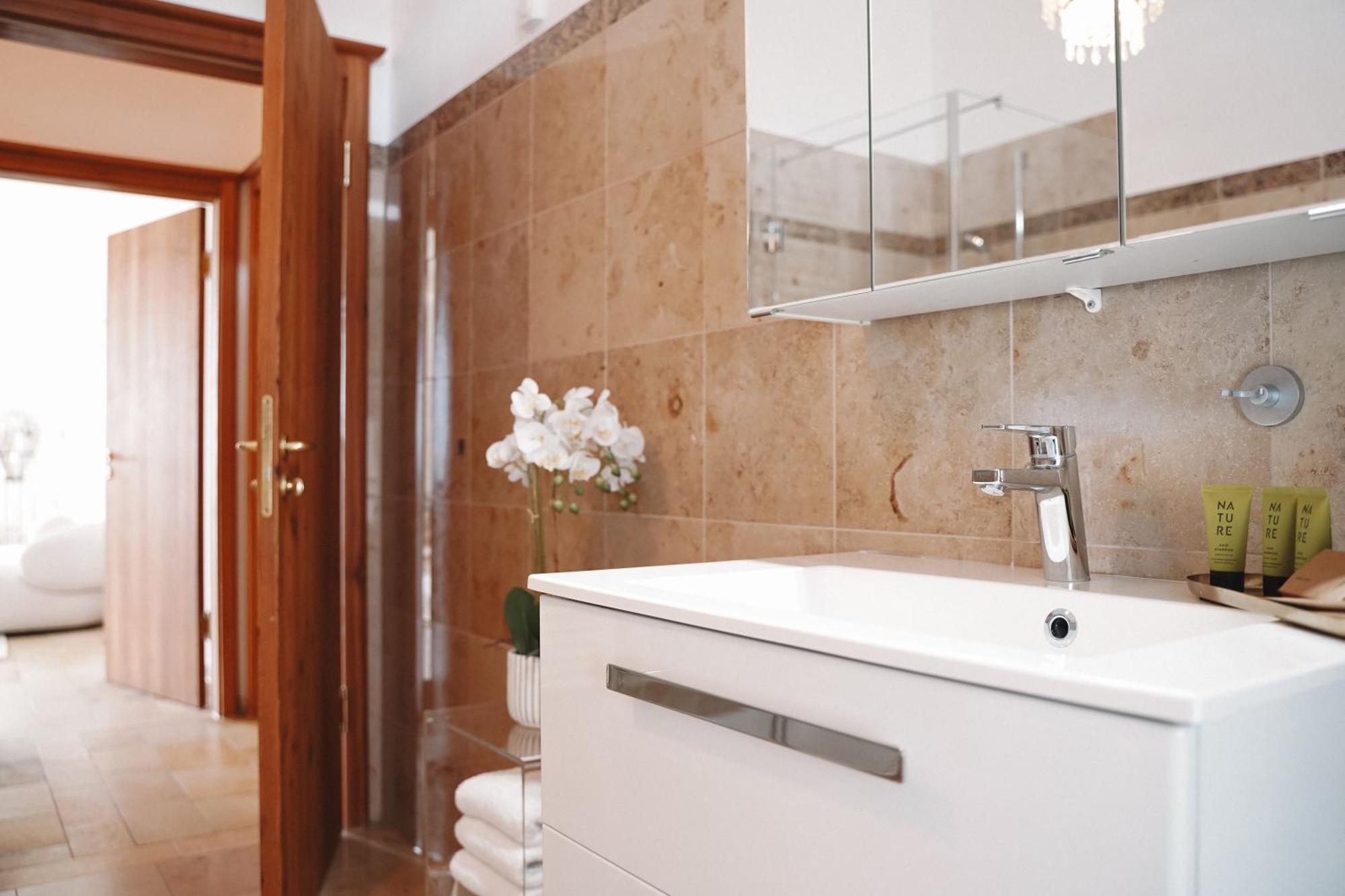 Loewenherz Homes Luxury Apartment - Stadt- Und Seenaehe - Fellnasenfreundlich - Lichtdurchflutet Stephanskirchen Eksteriør bilde